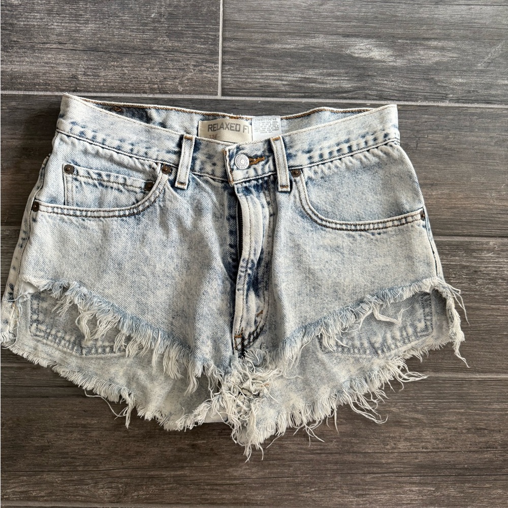 Levi’s Relaxed Fit Distressed Denim Shorts - Waist 31 - Picture 1 of 3